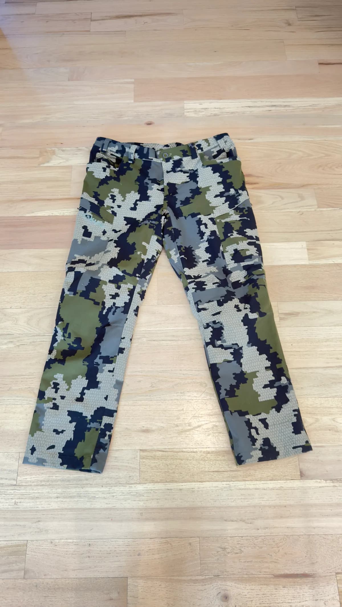 LIKE NEW!! KUIU Attack Pant- COLOR VERDE- SIZE 40