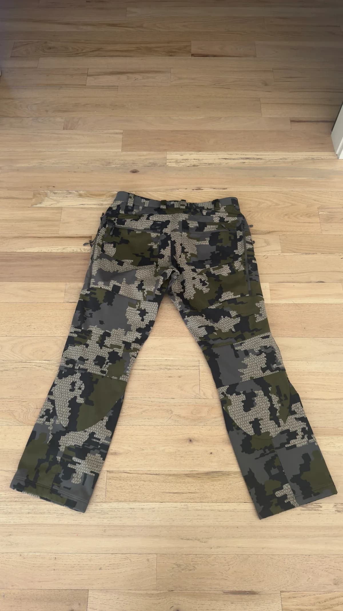 LIKE NEW- KUIU Axis Hybrid Pant- SIZE 40- VERDE COLOR
