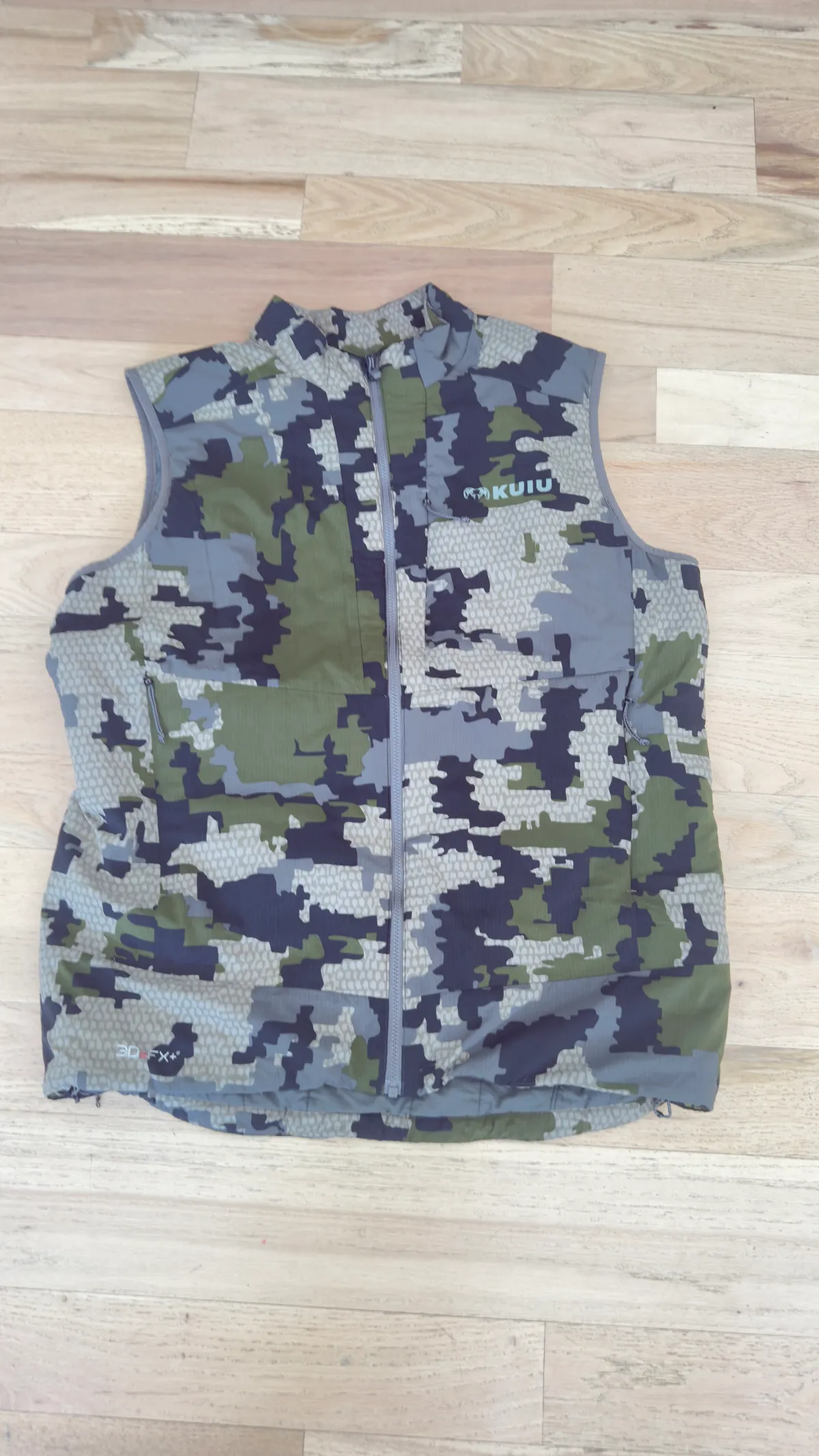 LIKE NEW!! KUIU Kenai Vest- VERDE COLOR XL
